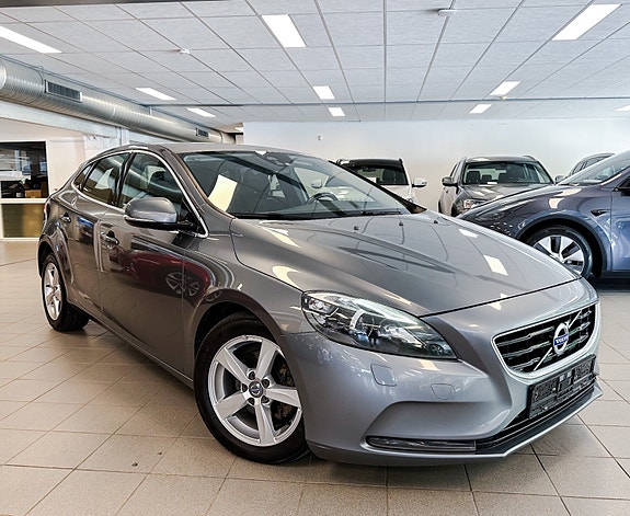 Volvo V40 3 of 5