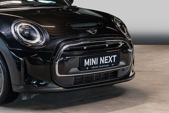 MINI Cooper SE 2 of 5