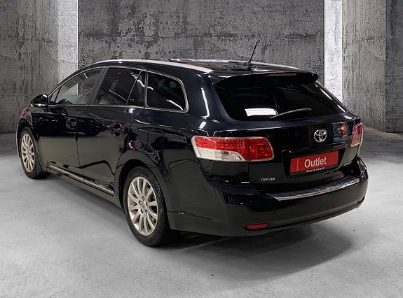 Toyota Avensis 4 of 5