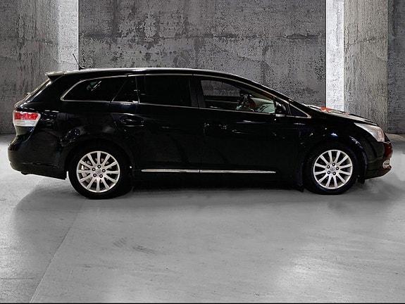 Toyota Avensis 3 of 5