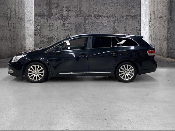 Toyota Avensis 2 of 5