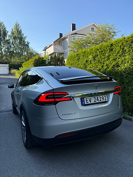 Tesla Model X 6 of 17
