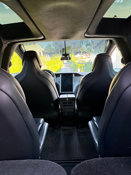 Tesla Model X 8 of 17