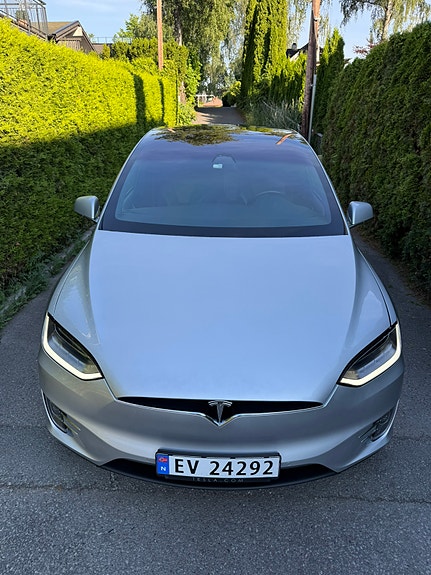 Tesla Model X 2 of 17