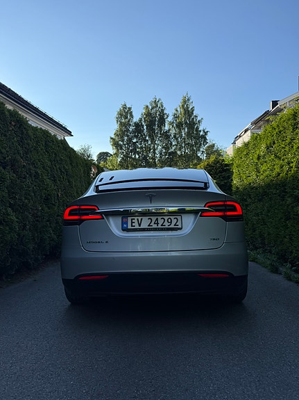Tesla Model X 17 of 17