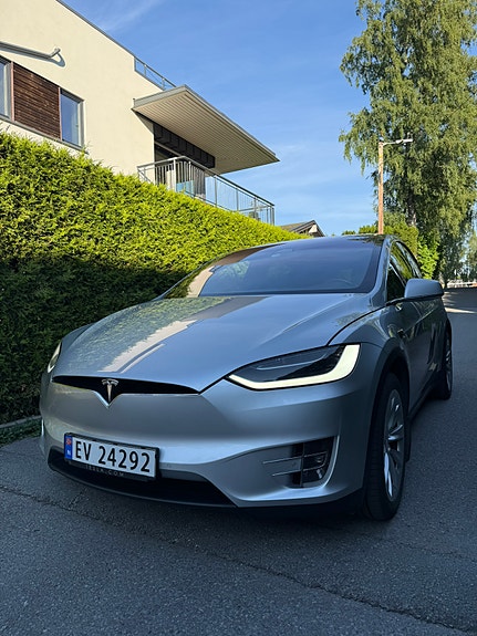 Tesla Model X 3 of 17