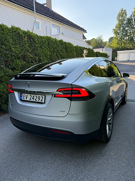 Tesla Model X 5 of 17