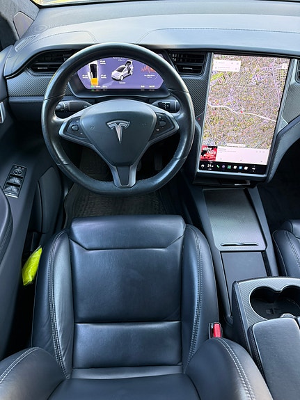 Tesla Model X 10 of 17