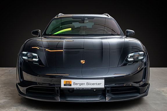 Porsche Taycan Cross Turismo 2 of 5