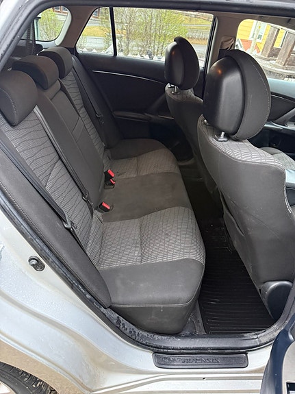 Toyota Avensis 11 of 16