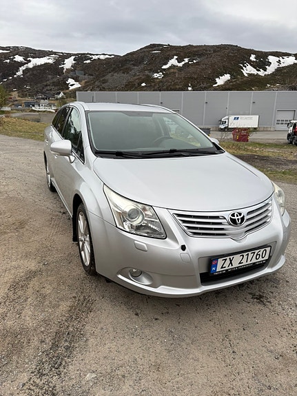 Toyota Avensis 2 of 5
