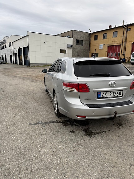 Toyota Avensis 9 of 16