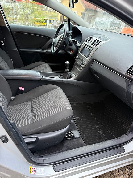 Toyota Avensis 13 of 16