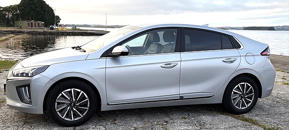 Hyundai IONIQ 3 of 30