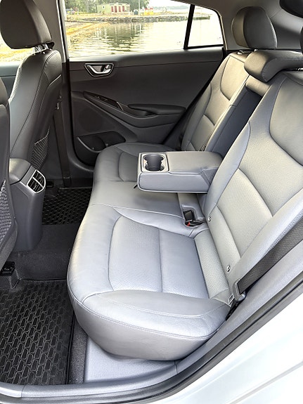 Hyundai IONIQ 18 of 30