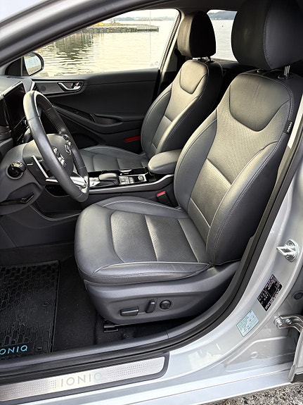 Hyundai IONIQ 15 of 30