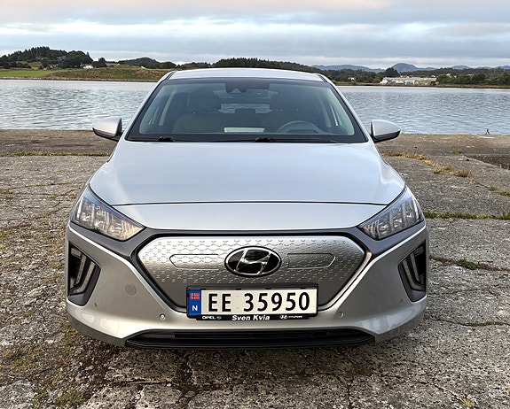 Hyundai IONIQ 13 of 30