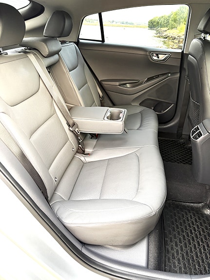 Hyundai IONIQ 19 of 30