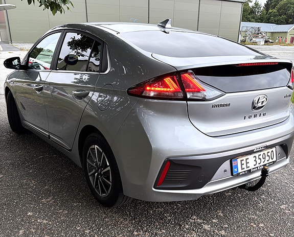 Hyundai IONIQ 2 of 30