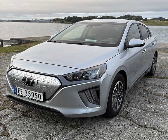 Hyundai IONIQ 8 of 30