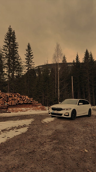 BMW 330e 2 of 5