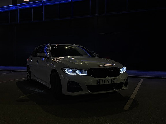 BMW 330e 4 of 5