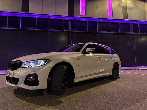 BMW 330e 5 of 5