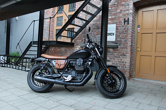 Moto Guzzi V9 Bobber 3 of 5