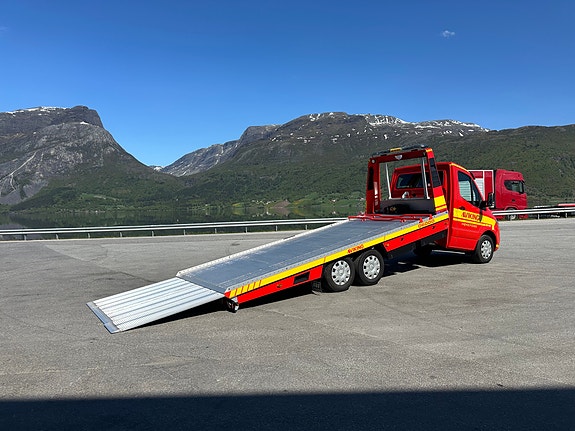 Mercedes-Benz Sprinter 2 of 13