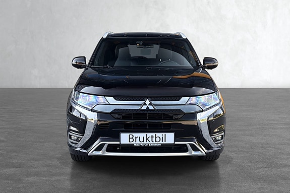 Denne rålekre og praktiske Mitsubishi Outlander PHEV Instyle+ kan bli din for kun kr 2.306 kr/mnd med 30% egenkapital. Løpetid 10 år.