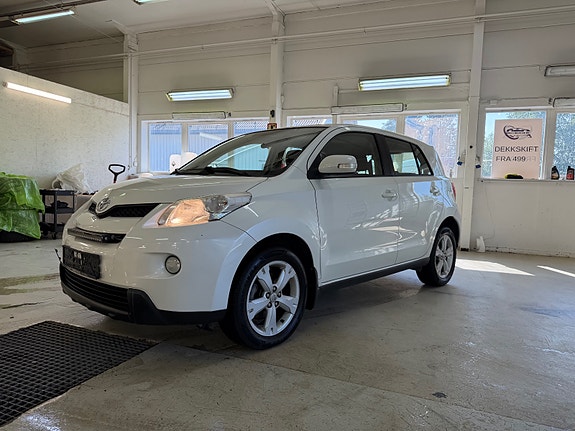 Toyota Urban Cruiser 2 of 5