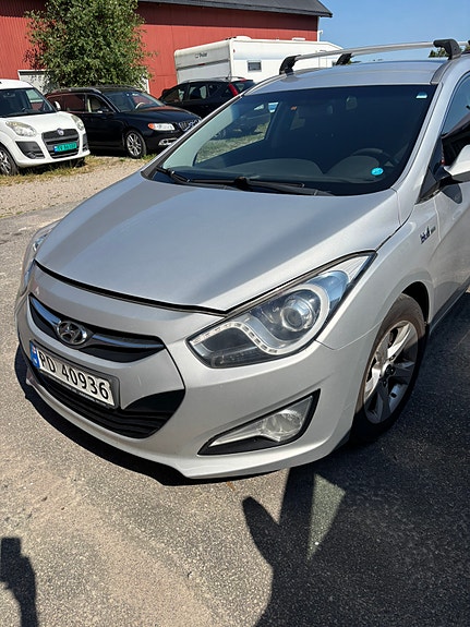 Hyundai i40 2 of 5