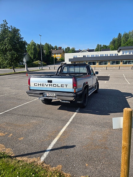 Chevrolet Silverado 3 of 5