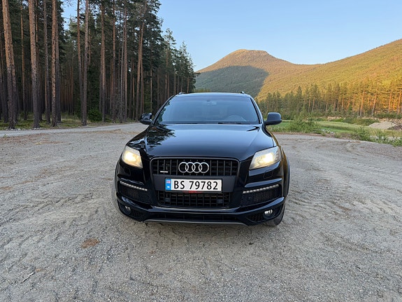 Audi Q7 2 of 5