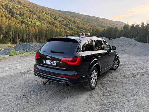 Audi Q7 4 of 5