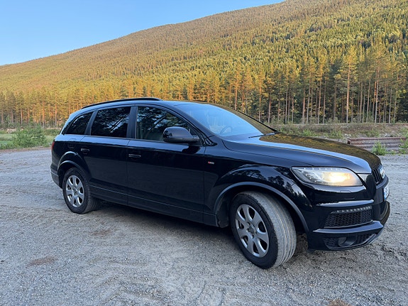 Audi Q7 3 of 5