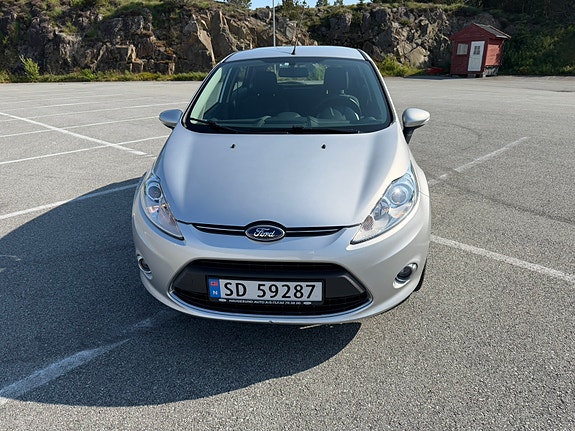 Ford Fiesta 2 of 5