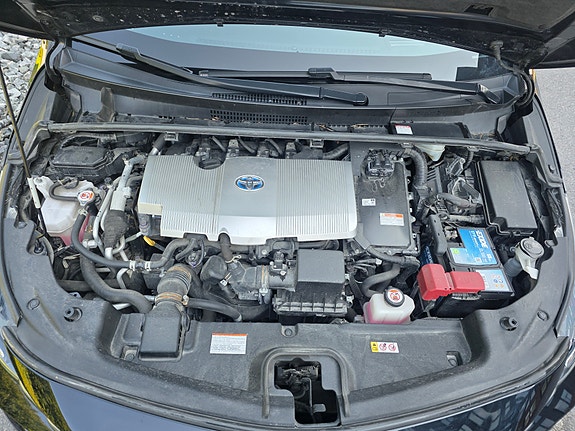 Toyota Prius Plug-in Hybrid 24 of 30
