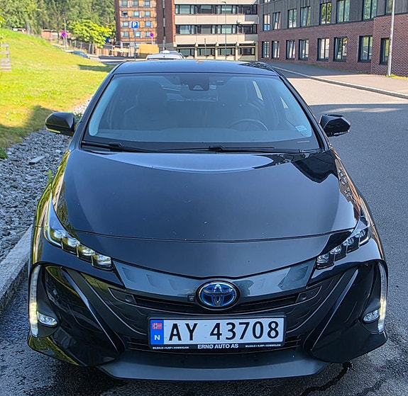Toyota Prius Plug-in Hybrid 4 of 30