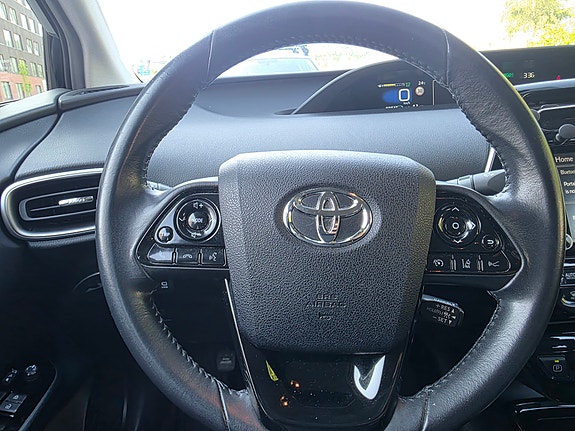 Toyota Prius Plug-in Hybrid 19 of 30