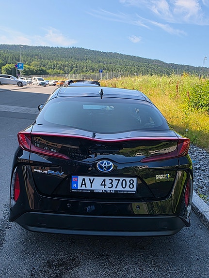 Toyota Prius Plug-in Hybrid 8 of 30