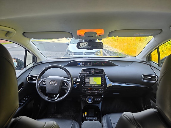 Toyota Prius Plug-in Hybrid 16 of 30