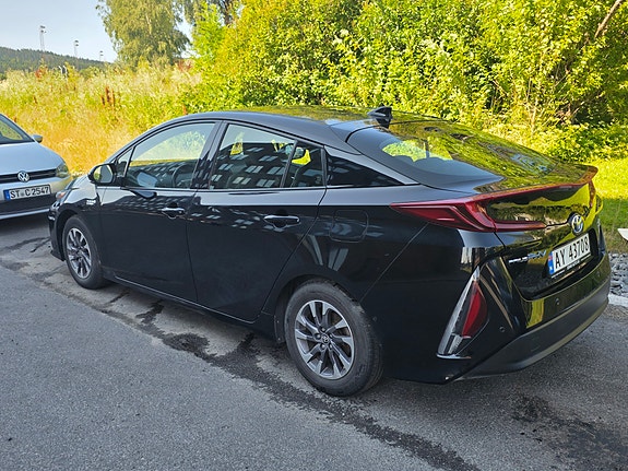 Toyota Prius Plug-in Hybrid 6 of 30