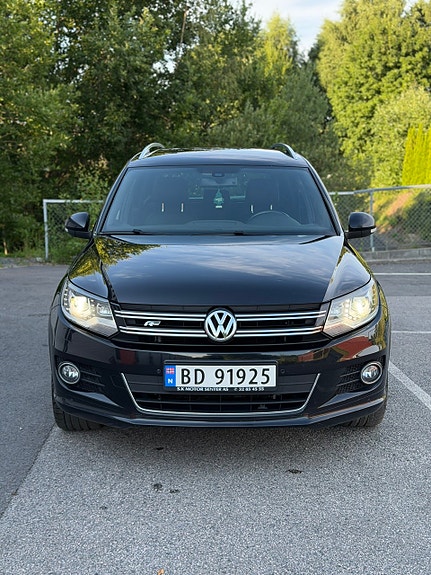 Volkswagen Tiguan 2 of 5
