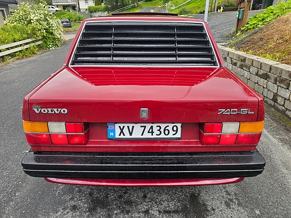 Volvo 740 4 of 5