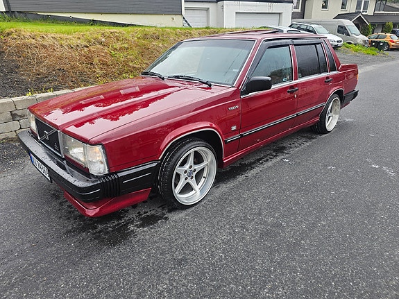 Volvo 740 2 of 5