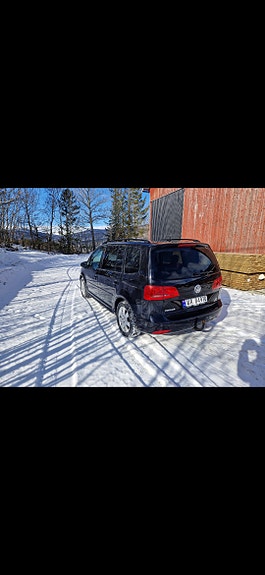 Volkswagen Touran 3 of 3