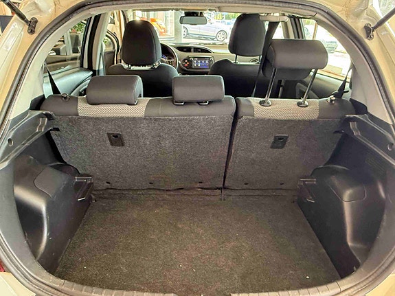 Toyota Yaris 22 of 25