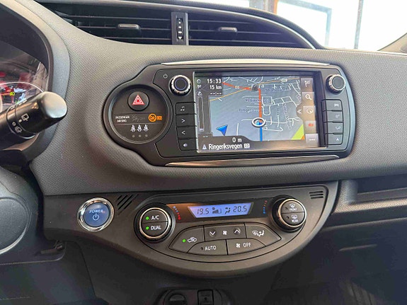 Toyota Yaris 13 of 25