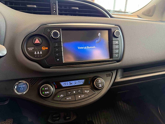 Toyota Yaris 12 of 25